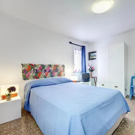 Rhome Leonina Apartment